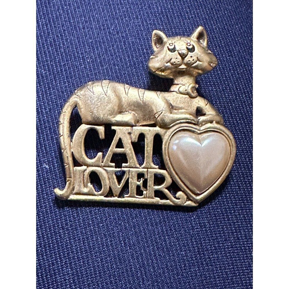 Vtg Danecraft Cat Kitten Lover Pin Brooch cat  Gold Tone Faux Pearl Heart